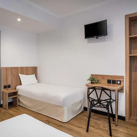 Daval Hotell 2*