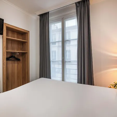 Daval Hotell